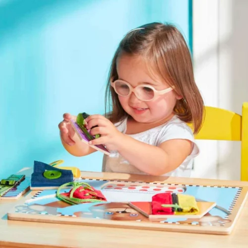 Alternative view of Melissa & Doug Tablero de Habilidades con Cierres